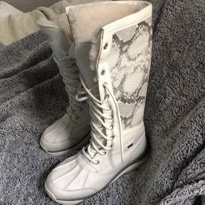 Genuine UGG snow boots. Snug fitting at ankle.